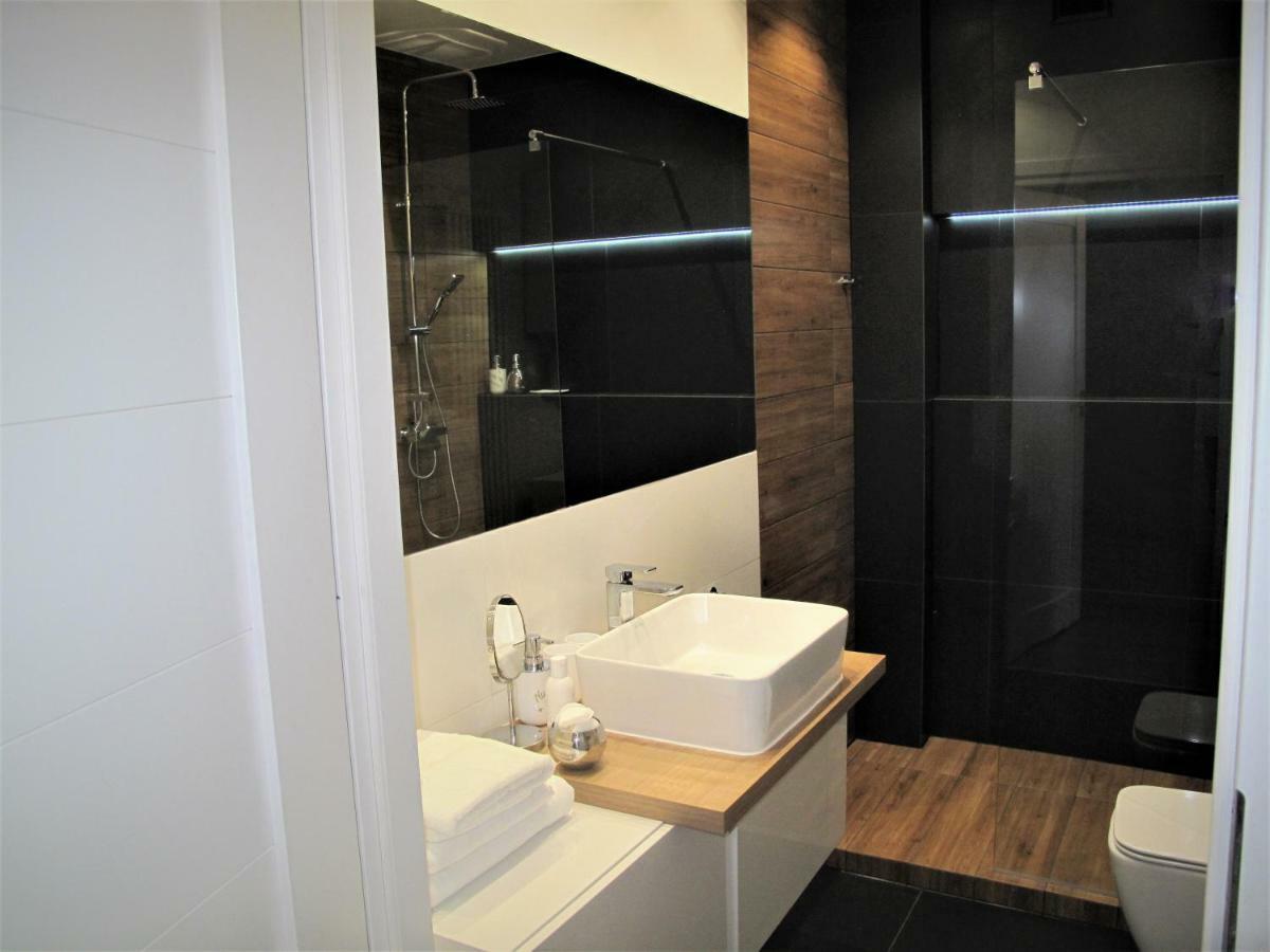 Apartament By The Way Breslávia Exterior foto